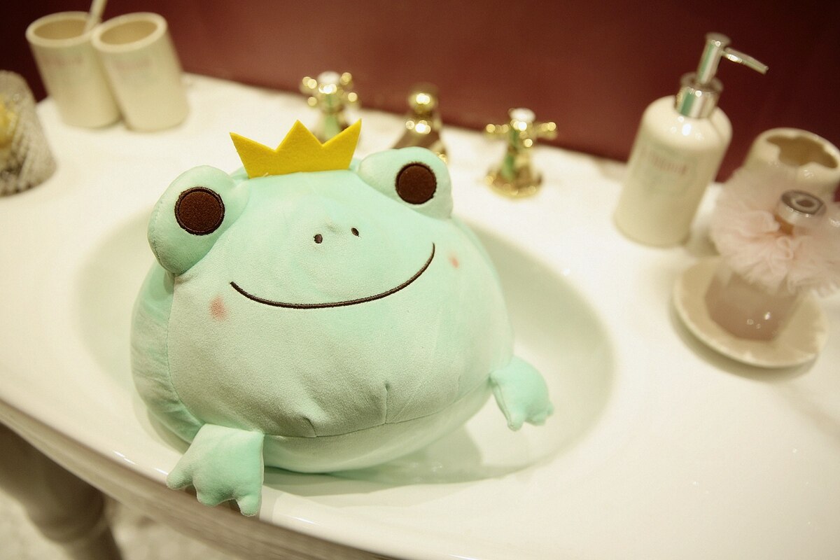 Frog Plush Toy with Crown Stuffed Body Pillows Decorative Cushions for Living Room Bed Chair Kawaii Decor Home Plushie Dolls