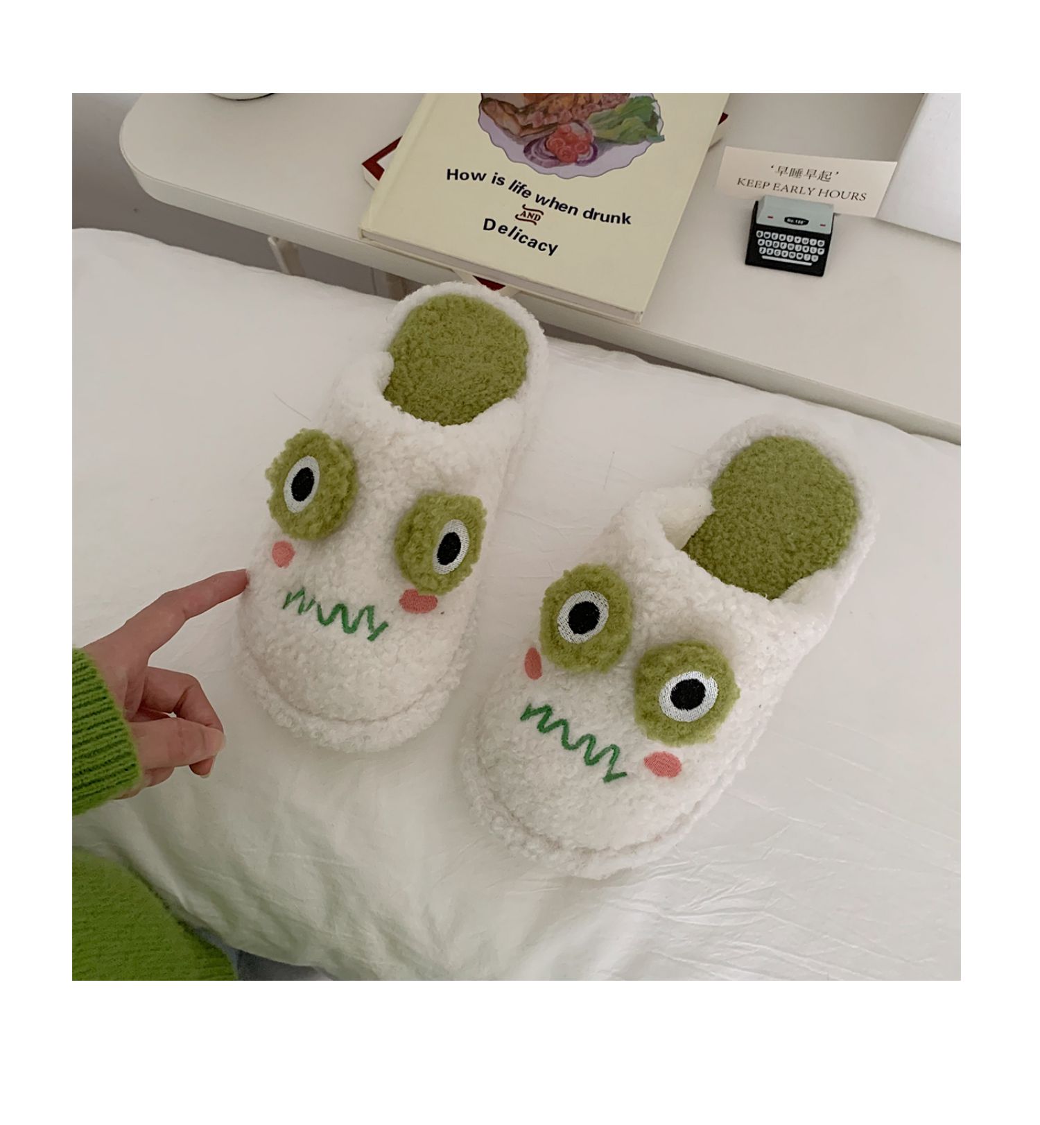 New girl heart cotton slippers female autumn and winter cartoon cute frog knot plush non-slip indoor confinement shoes household