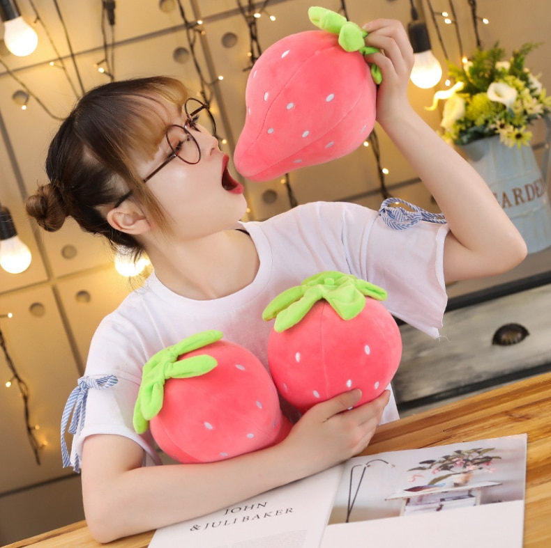 New 1pc 22cm simulation Pink Strawberry Soft Plush Food Fruit Toy Down Cotton Stuffed Strawberries Plants Plushie Decor Kid Gift