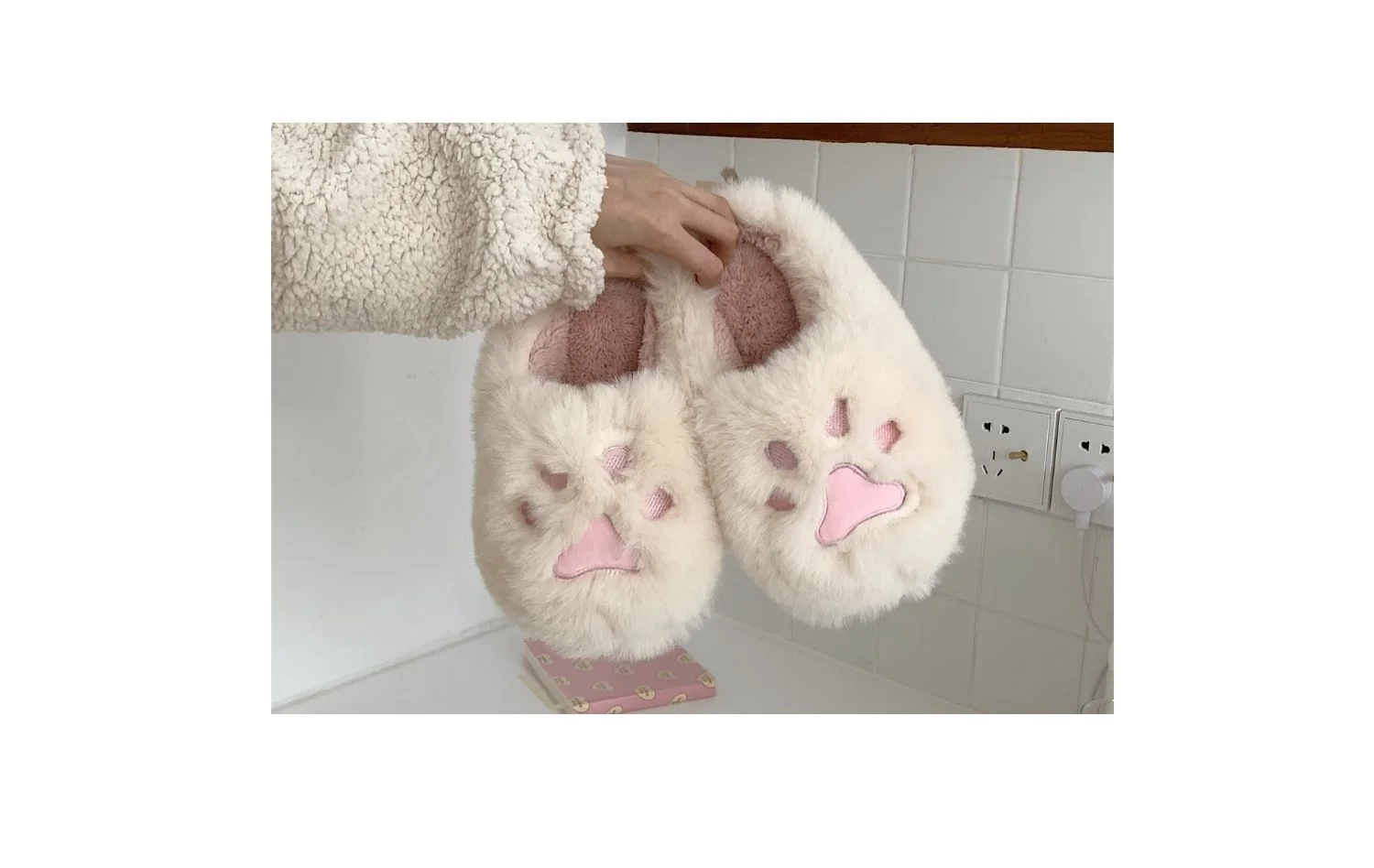 Women Cat Paw Warm Soft Stuffed Plush Slippers